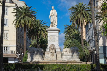 Fototapeta na wymiar Napoleondenkmal auf dem Vier-Löwenbrunnen in Ajaccio