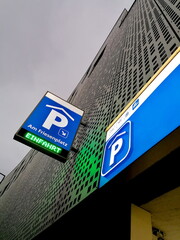 Parkhaus Schild Einfahrt