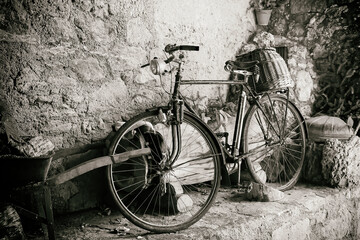 Bicicleta antigua de pueblo