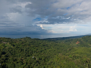 Fototapeta na wymiar Beautiful aerial landscape view of the green mountains of Costa Rica