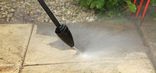 Nettoyage de dalles d'une terrasse au karcher	
