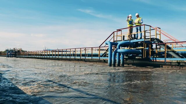Engineers are having a discussion at the wastewater cleaning site. Wastewater treatment concept.