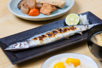 焼きサンマと栗ご飯