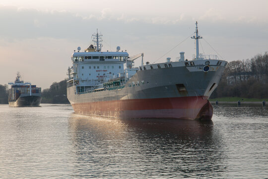 Cargo vessels transiting the Kiel canal