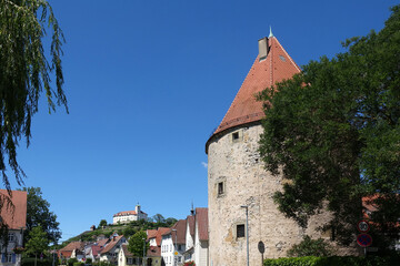 Fototapeta na wymiar Pulverturm und Schloss Kaltenstein in Vaihingen an der Enz