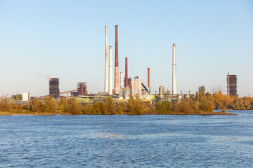Kokerei bei sonnigem Wetter im Herbst.