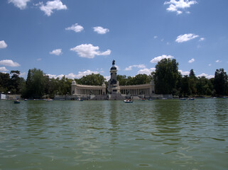 Fototapeta na wymiar Lake of the Retiro Park, Madrid