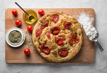 Bari-style focaccia bread, focaccia barese, focaccia with cherry tomatoes, olive oil and oregano. Top view. - 390489667