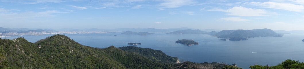 Fototapeta na wymiar 広島宮島からの眺望　瀬戸内海の島々
