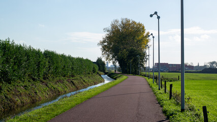 Fototapeta na wymiar Rijnwaalpad between Arnhem and Nijmegen