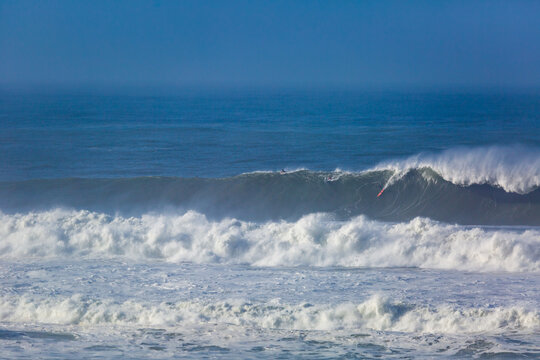 Big Waves Breaks At Mavericks Surf Spot