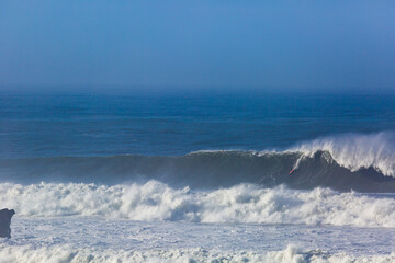 Big Waves Breaks at Mavericks surf spot
