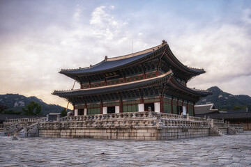 Fototapeta premium Gyeongbok palace Geunjeongjeon