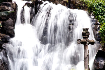 Cascada y Cruz