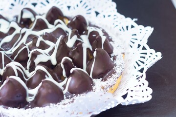 chocolate dipped caramel cone cake