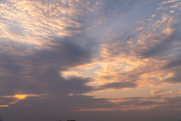 秋の空と雲　空と雲のみ