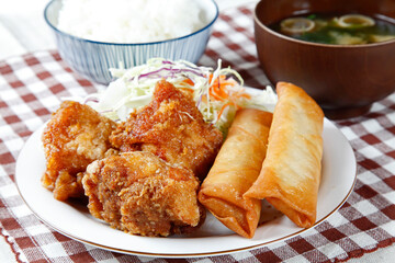 唐揚げ・春巻き定食