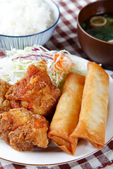 唐揚げ・春巻き定食