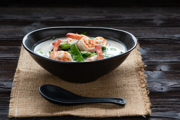 Phak Lieng Tom Kati Goong , Melindjo leaves in coconut milk soup with prawn