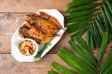 Deep fried Fish and green mango salad