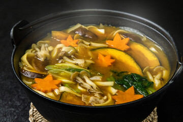 田舎うどん　Country-style udon 