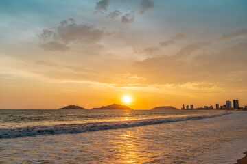 Obraz premium ATARDECER ISLAS