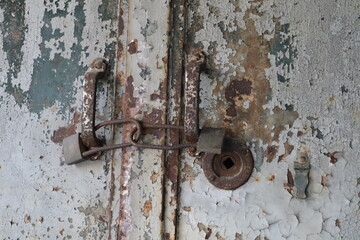 鍵のかかったドア