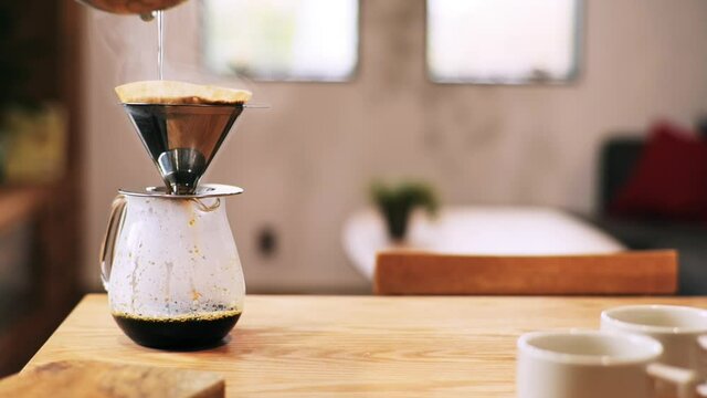 朝コーヒーをハンドドリップで淹れる