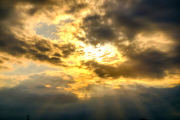 Fototapeta premium 【夕日イメージ】夕日に照らされた空