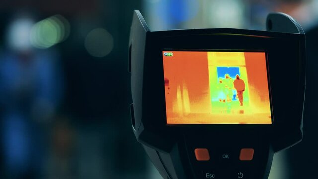 Screen of a thermal camera while scanning passers-by