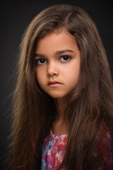 Naklejka premium portrait of adorable little girl in on gray background