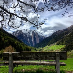 Landschaft mit Bank