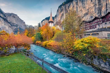 Fleecedeken met foto Herfst Colorful autumn view of great waterfall in Lauterbrunnen village with azure river. Marvelous outdoor scene in Swiss Alps, Bernese Oberland in the canton of Bern, Switzerland.  © Andrew Mayovskyy