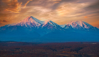 Fototapeta na wymiar sunset at Avachinsky and Kozelsky volcano on the Kamchatka Peninsula