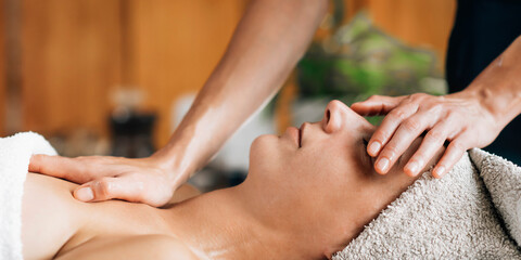 Obraz na płótnie Canvas Deep Relaxing Ayurvedic Head, Face and Chest Massage