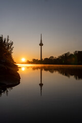 Sonnenaufgang in Mannheim &uuml;ber dem Neckar