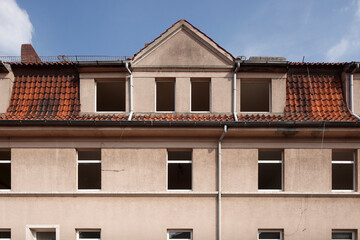Abbruchreifes entkerntes  altes Wohnhaus, Verden/Aller, Niedersachsen, Deutschland, Europa