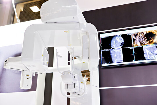 Orthopantomograph with cephalostat and 3D tomograph
