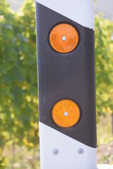 Straßenpoller mit Reflektor