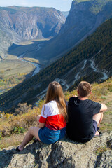 Naklejka premium couple in the mountains