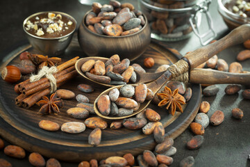 Fototapeta na wymiar Cocoa beans on old background