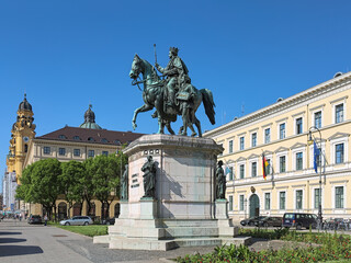 Obraz premium Equestrian statue of Ludwig I, king of Bavaria on the Odeonsplatz in Munich, Germany. The statue was unveiled in 1862.