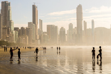 Obraz premium people on the beach