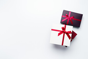 白背景にギフトボックス
