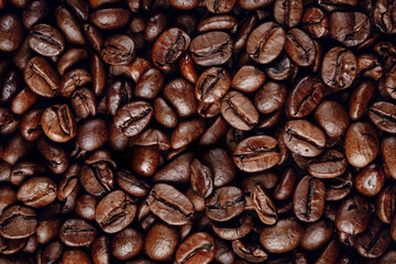 Fototapeta premium Coffee beans close up on a black background