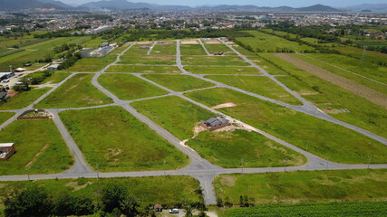 Vista aérea de empreendimento imobiliário, loteamento em Palhoça, Santa Catarina Brasil 