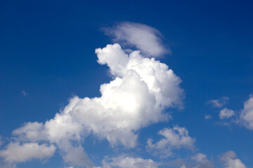 Obraz premium Blue sky background with clouds