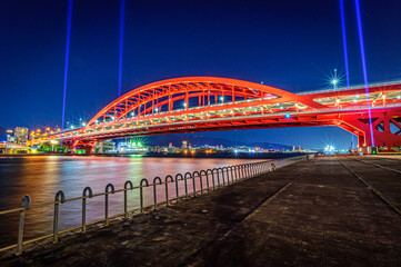 神戸大橋の夜景とライトアップ、神戸港、ポートアイランド、10月1日、日本