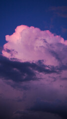 Cumulonimbus rose, en début de nuit