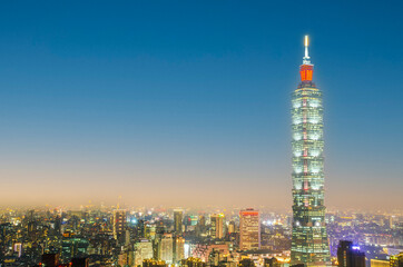 Fototapeta na wymiar TAIPEI, TAIWAN - May 13, 2019: Night of taipei city with 101 tower, Center is a landmark skyscraper in Taipei, Taiwan. The building was officially classified as the world's tallest in 2004 until 2010.